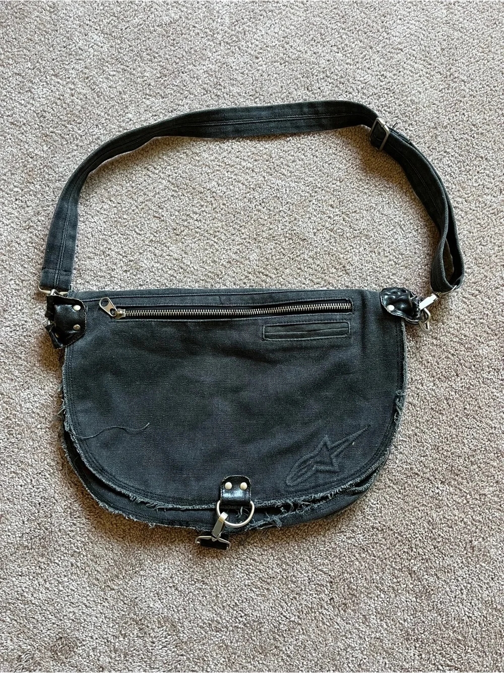 VTG 00’s / Y2K Alpinestars Faded Black Paint Splatter Messenger Bag